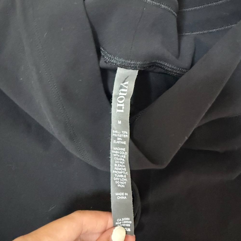 SOLD EUC Vuori Daily Wideleg Black Pants size M - Picture 4 of 5
